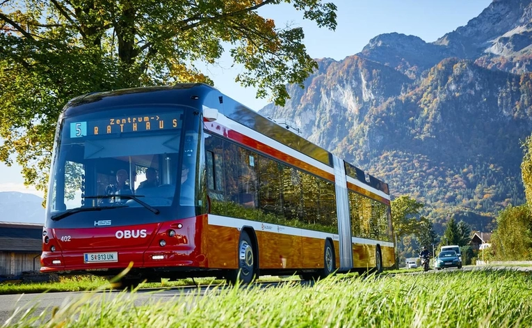 Trolejbus se zaletio u supermarket u Salzburgu. Jedan mrtav, nekoliko ozlijeđenih